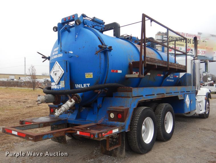 image for item HX9064 1998 Freightliner FLD  vacuum truck