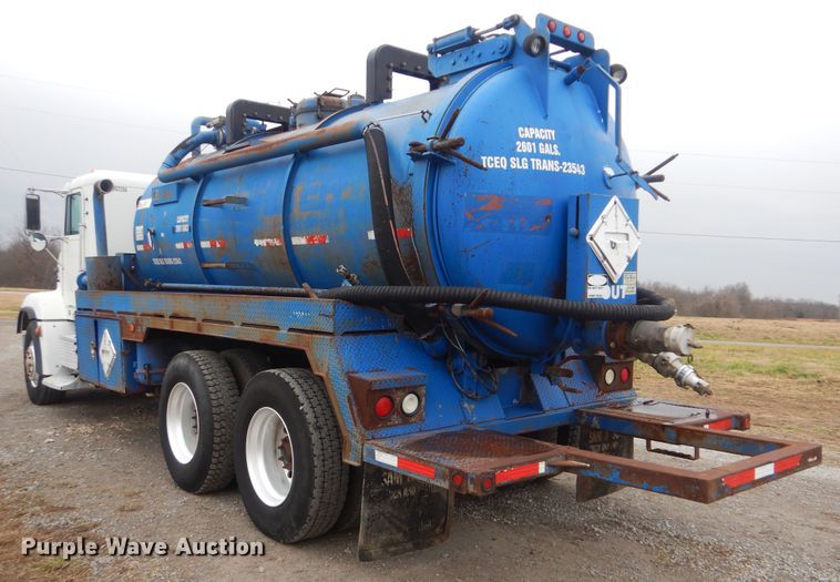 image for item HX9064 1998 Freightliner FLD  vacuum truck