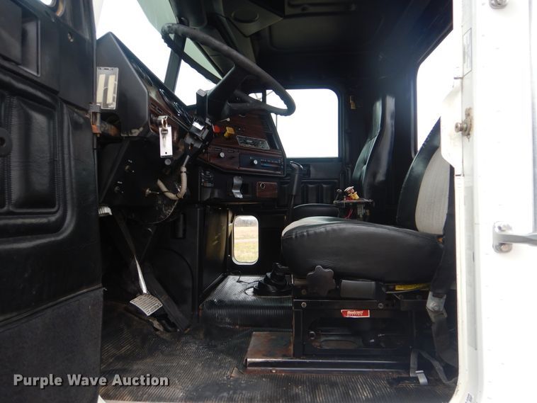 image for item HX9064 1998 Freightliner FLD  vacuum truck