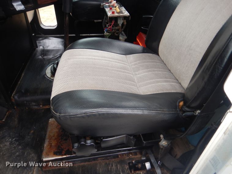 image for item HX9064 1998 Freightliner FLD  vacuum truck