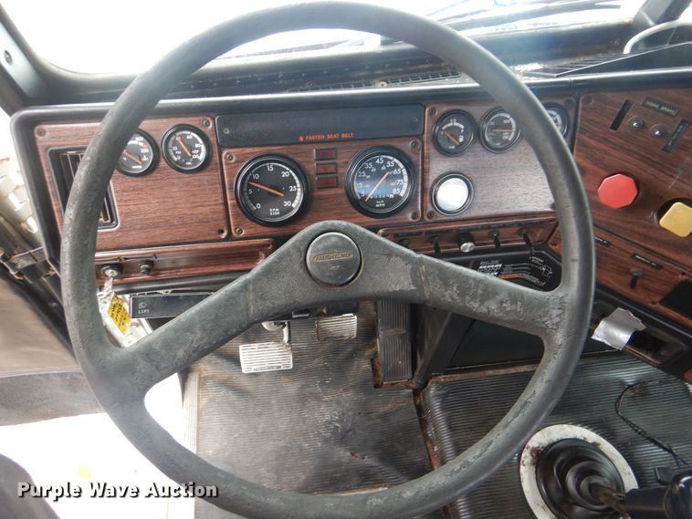 image for item HX9064 1998 Freightliner FLD  vacuum truck