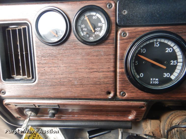 image for item HX9064 1998 Freightliner FLD  vacuum truck