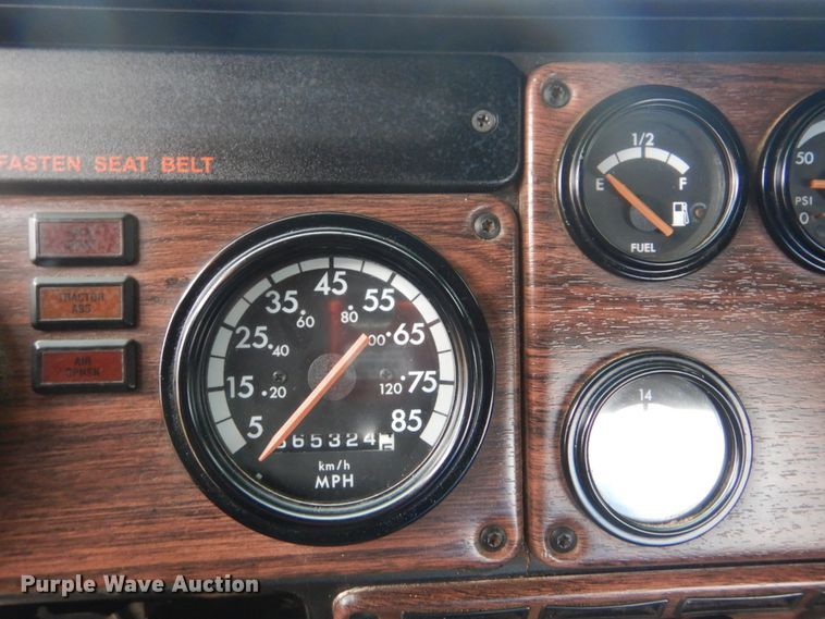 image for item HX9064 1998 Freightliner FLD  vacuum truck