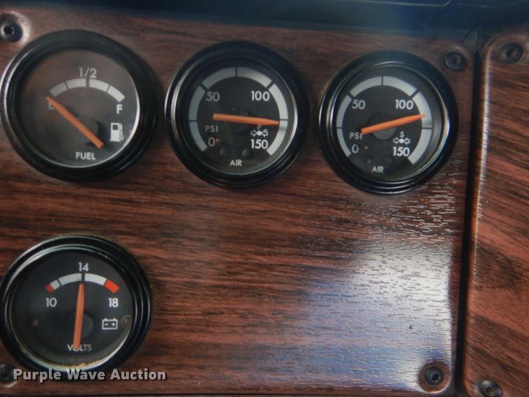 image for item HX9064 1998 Freightliner FLD  vacuum truck