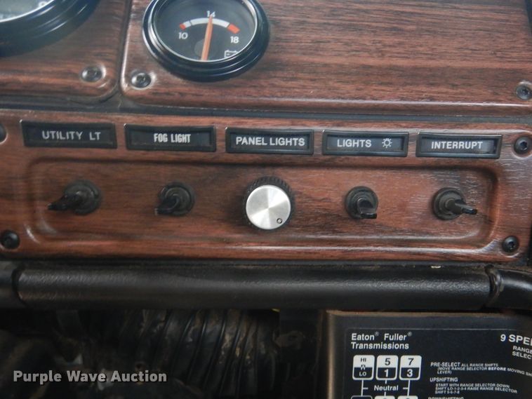 image for item HX9064 1998 Freightliner FLD  vacuum truck