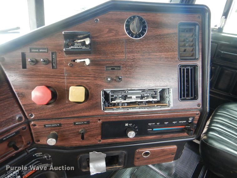 image for item HX9064 1998 Freightliner FLD  vacuum truck