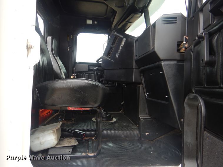 image for item HX9064 1998 Freightliner FLD  vacuum truck