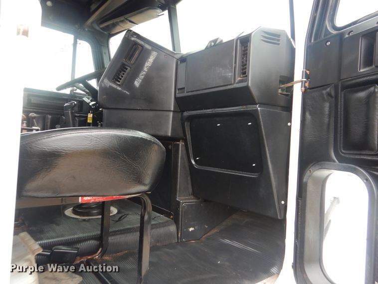 image for item HX9064 1998 Freightliner FLD  vacuum truck