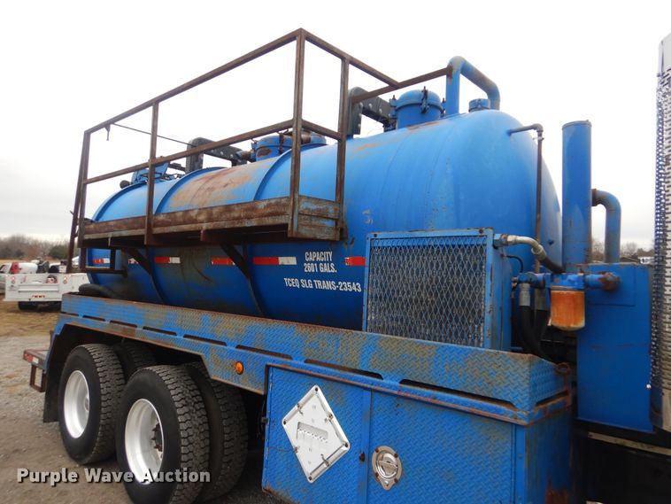 image for item HX9064 1998 Freightliner FLD  vacuum truck