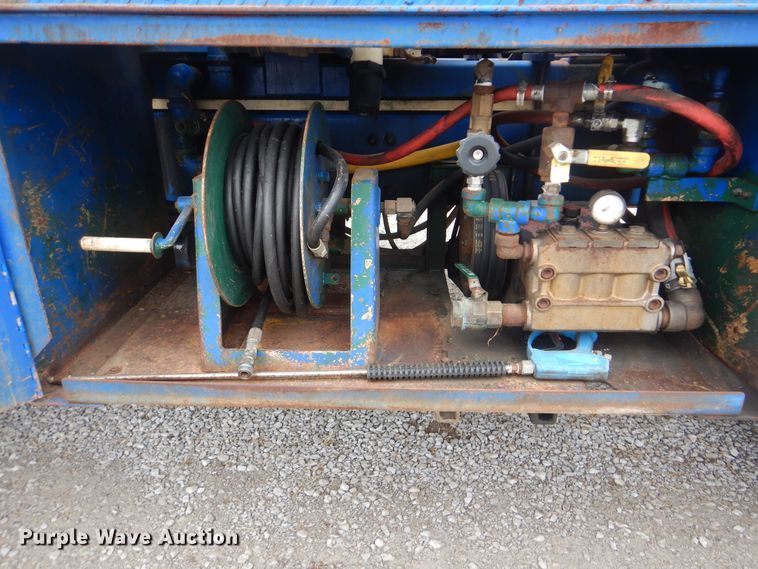 image for item HX9064 1998 Freightliner FLD  vacuum truck