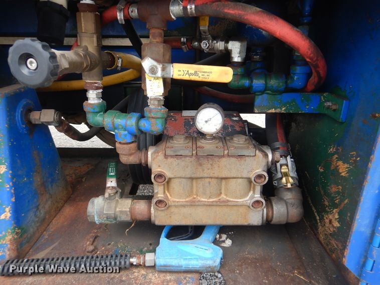 image for item HX9064 1998 Freightliner FLD  vacuum truck