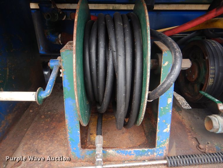 image for item HX9064 1998 Freightliner FLD  vacuum truck