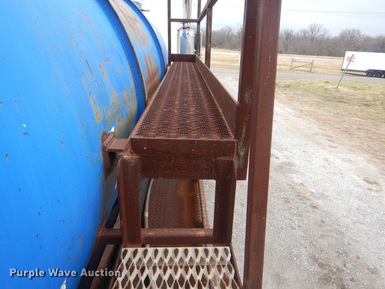 image for item HX9064 1998 Freightliner FLD  vacuum truck