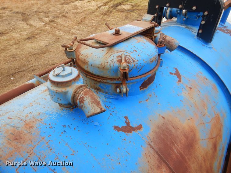 image for item HX9064 1998 Freightliner FLD  vacuum truck