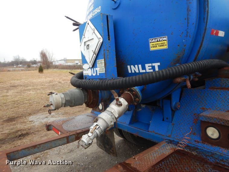 image for item HX9064 1998 Freightliner FLD  vacuum truck