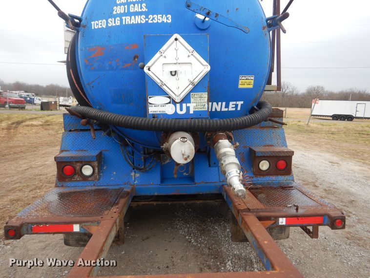 image for item HX9064 1998 Freightliner FLD  vacuum truck