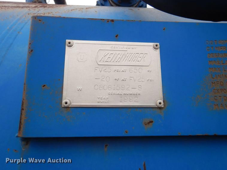 image for item HX9064 1998 Freightliner FLD  vacuum truck