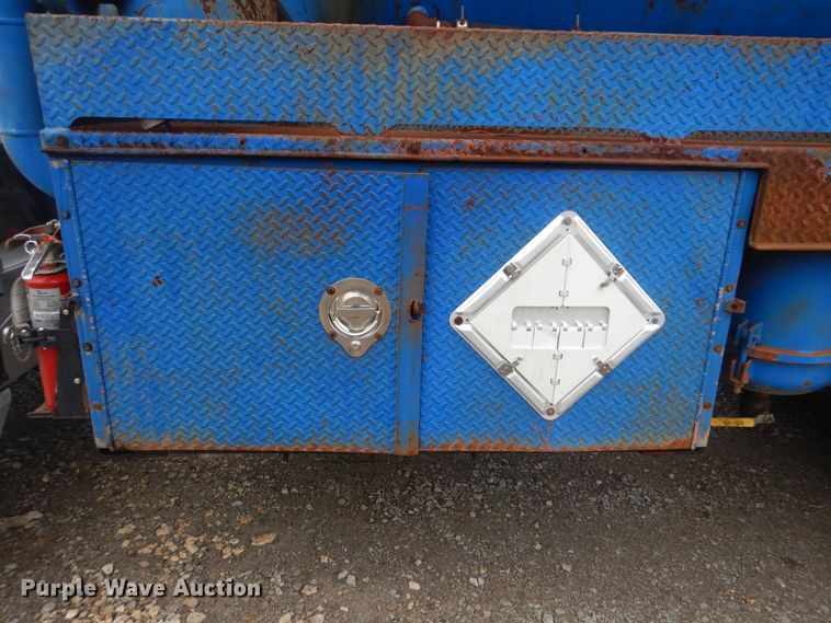 image for item HX9064 1998 Freightliner FLD  vacuum truck