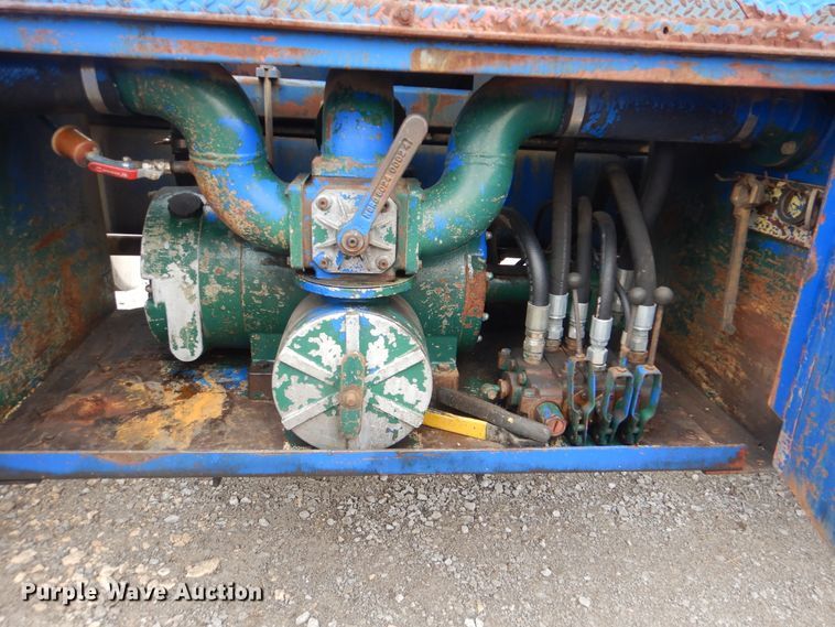 image for item HX9064 1998 Freightliner FLD  vacuum truck