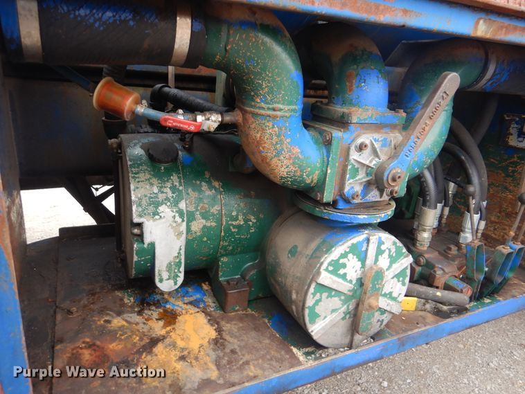 image for item HX9064 1998 Freightliner FLD  vacuum truck