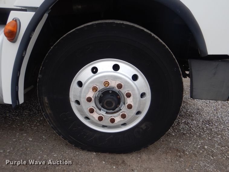 image for item HX9064 1998 Freightliner FLD  vacuum truck