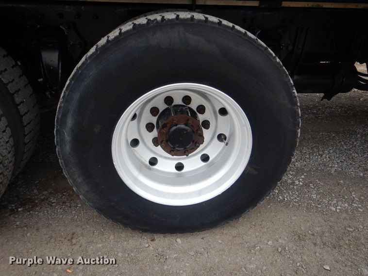 image for item HX9064 1998 Freightliner FLD  vacuum truck