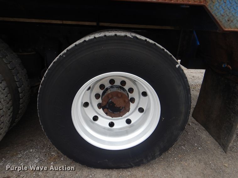 image for item HX9064 1998 Freightliner FLD  vacuum truck