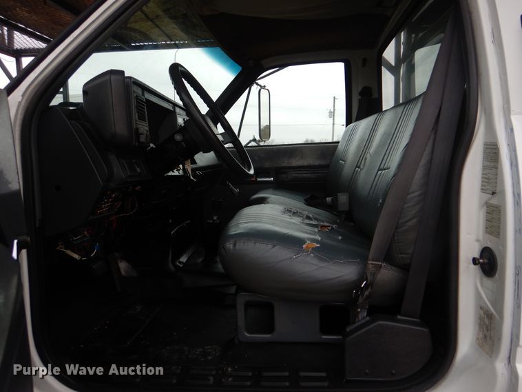 image for item HX9065 2001 Chevrolet C7500  chip bed truck