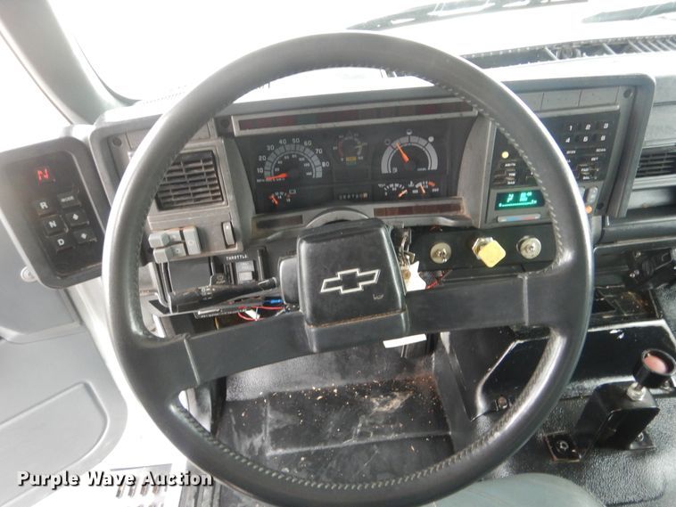 image for item HX9065 2001 Chevrolet C7500  chip bed truck