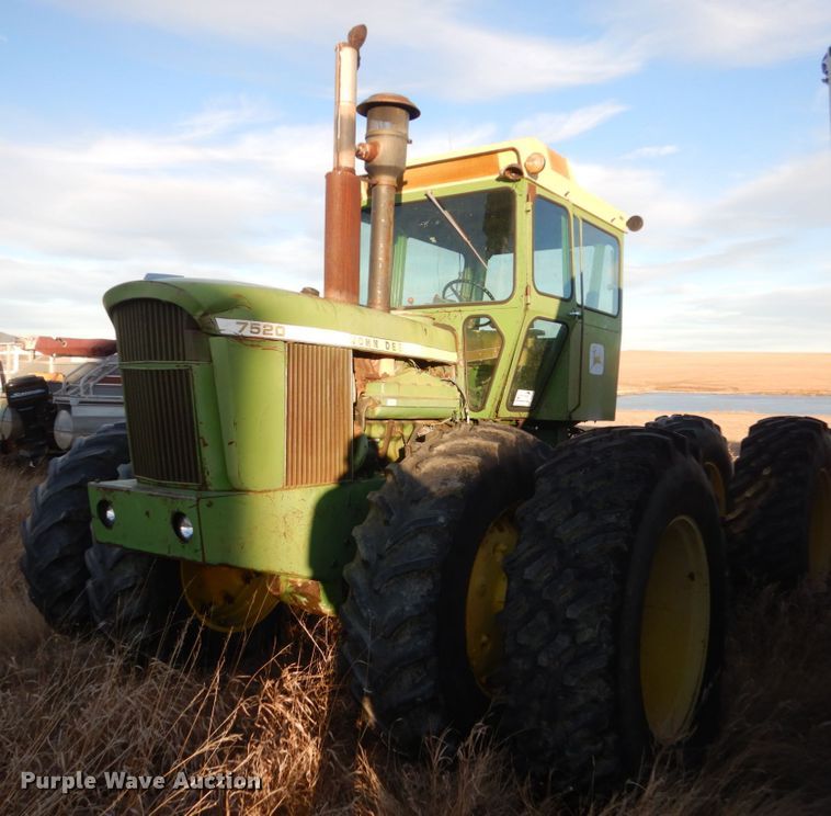 image for item DC8798 John Deere 7520  4WD tractor