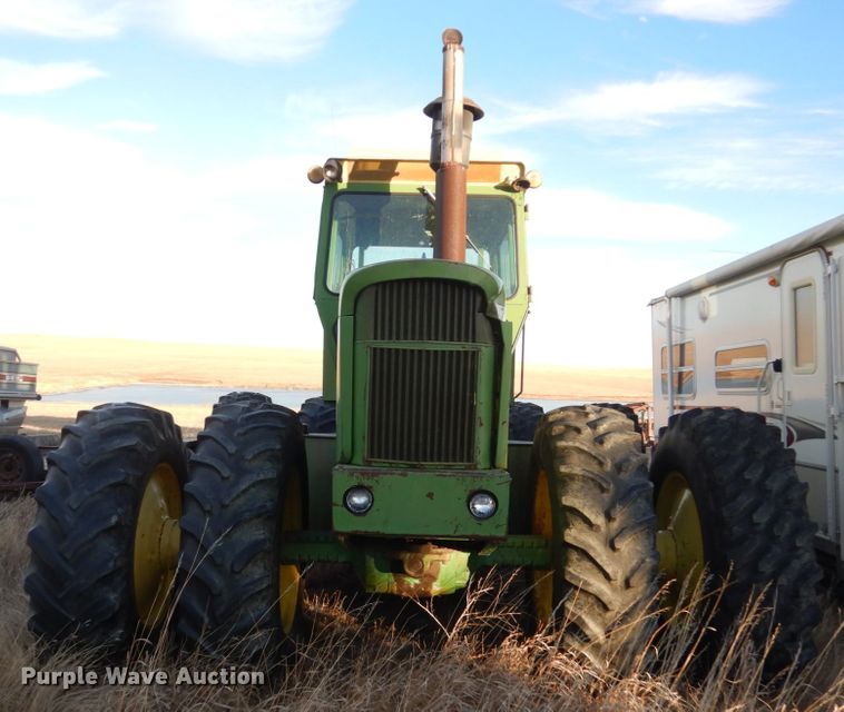 image for item DC8798 John Deere 7520  4WD tractor