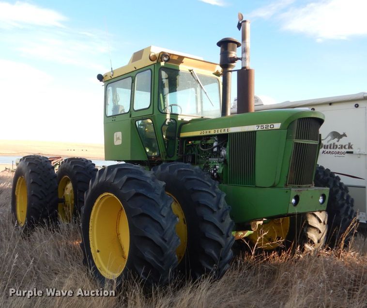 image for item DC8798 John Deere 7520  4WD tractor