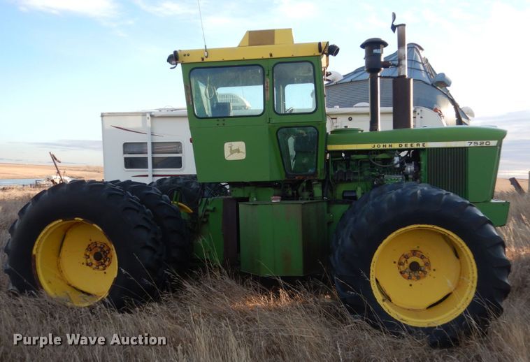image for item DC8798 John Deere 7520  4WD tractor