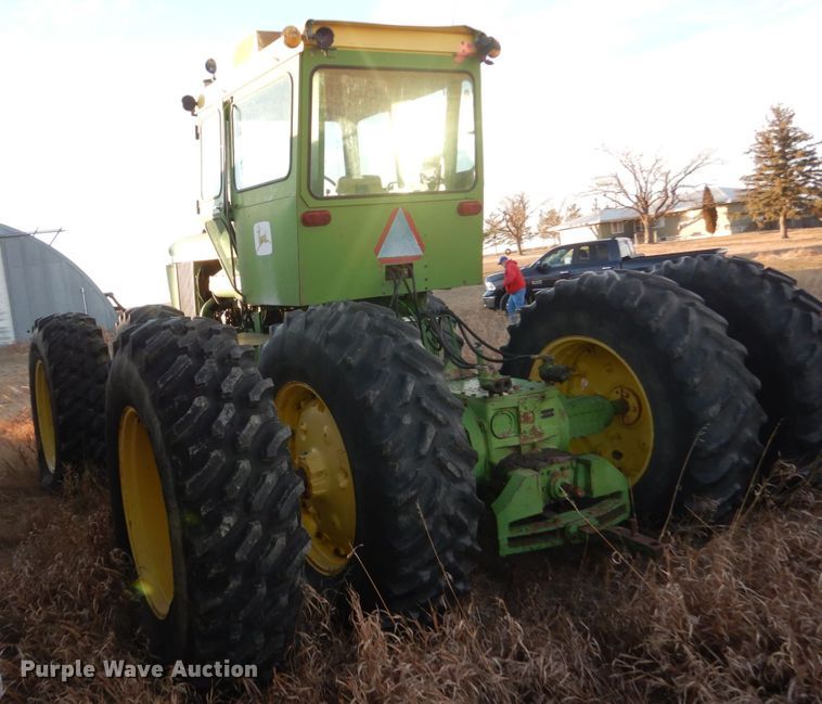 image for item DC8798 John Deere 7520  4WD tractor