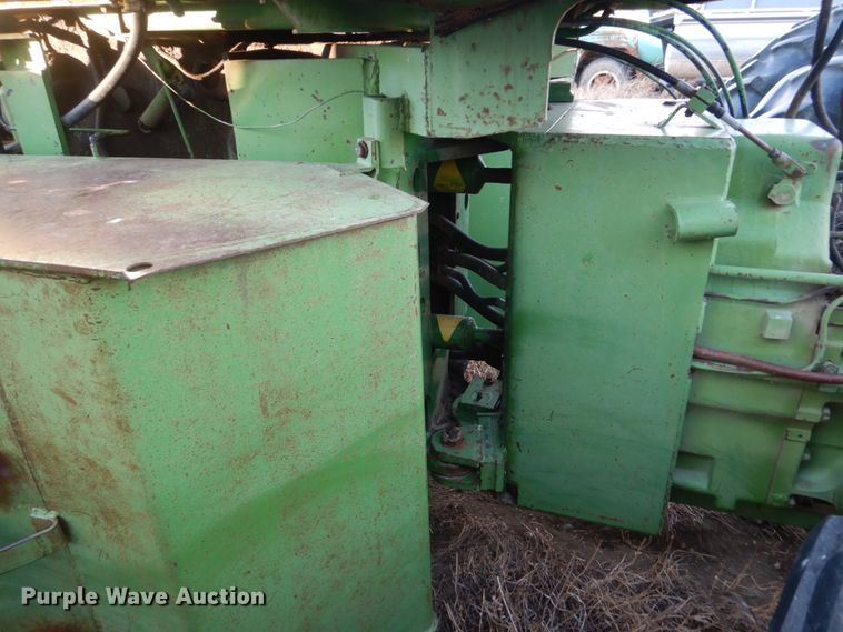 image for item DC8798 John Deere 7520  4WD tractor