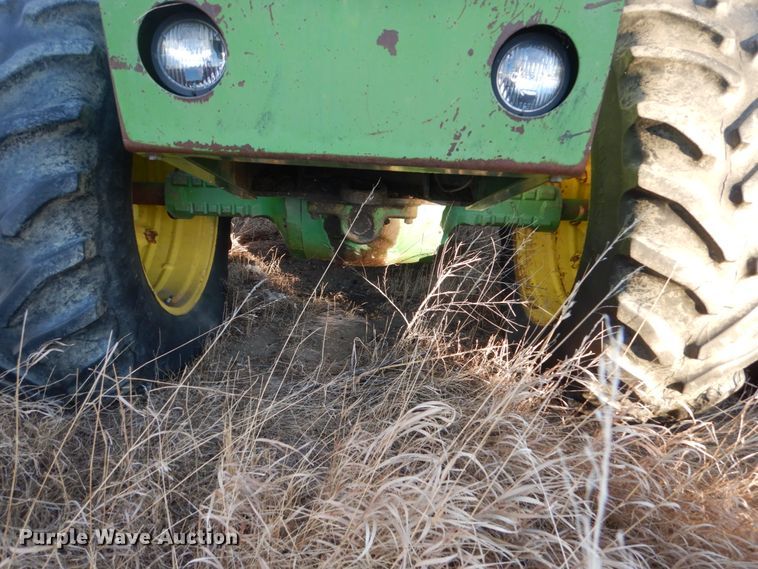 image for item DC8798 John Deere 7520  4WD tractor