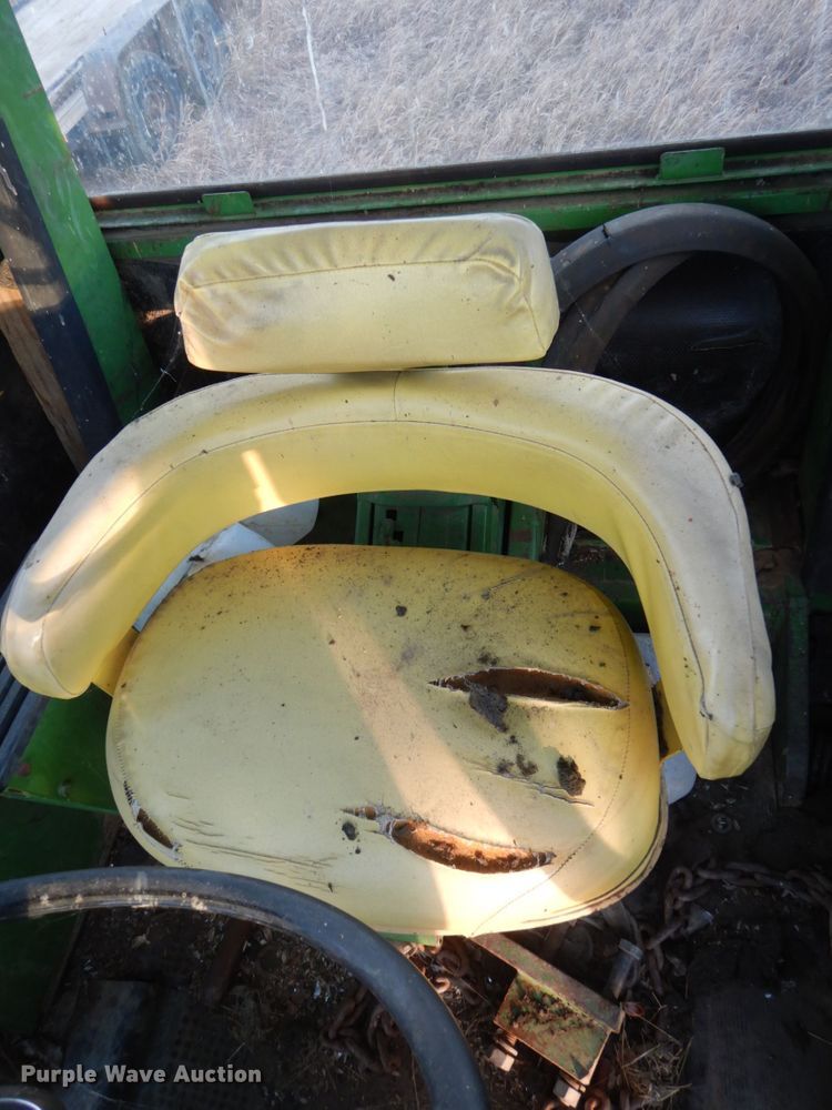 image for item DC8798 John Deere 7520  4WD tractor