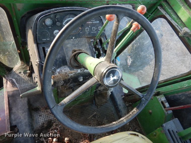 image for item DC8798 John Deere 7520  4WD tractor