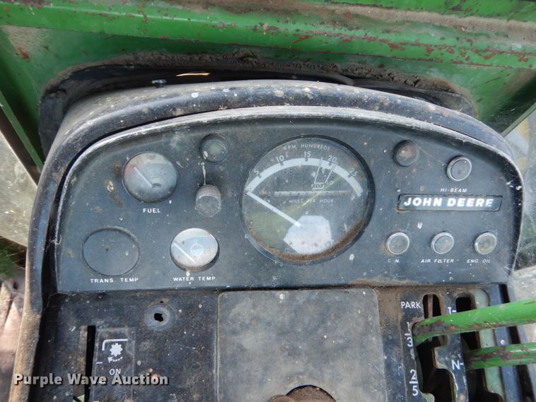 image for item DC8798 John Deere 7520  4WD tractor