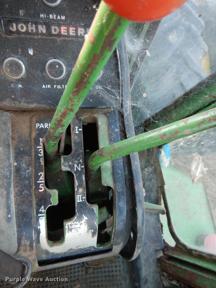 image for item DC8798 John Deere 7520  4WD tractor