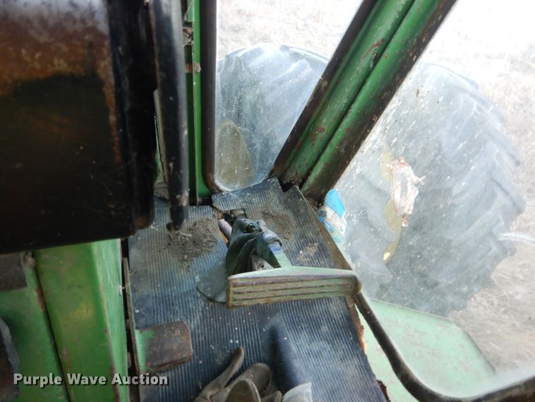 image for item DC8798 John Deere 7520  4WD tractor