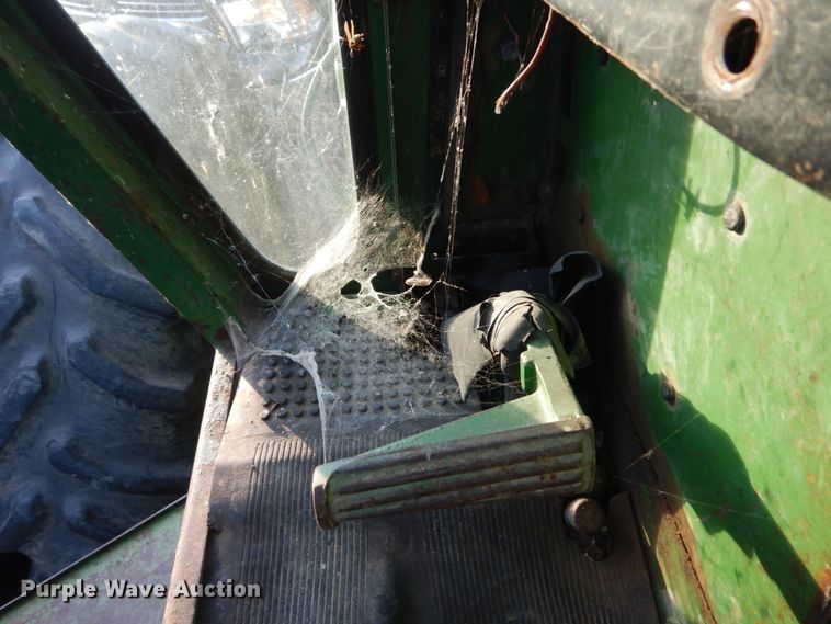 image for item DC8798 John Deere 7520  4WD tractor