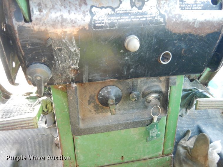 image for item DC8798 John Deere 7520  4WD tractor