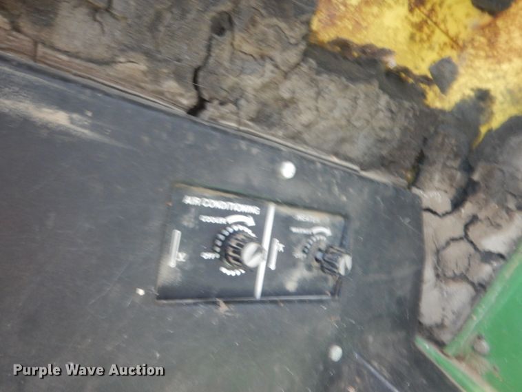 image for item DC8798 John Deere 7520  4WD tractor