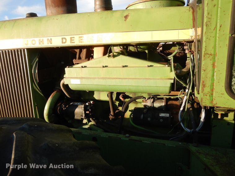 image for item DC8798 John Deere 7520  4WD tractor