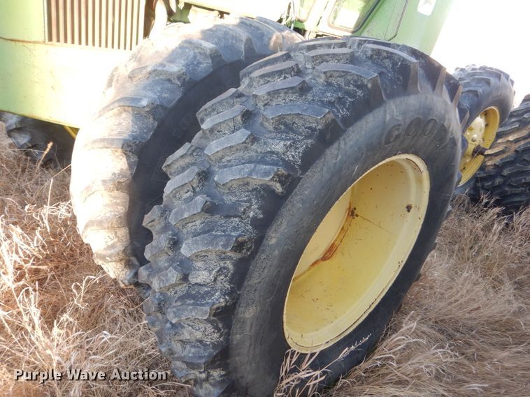 image for item DC8798 John Deere 7520  4WD tractor