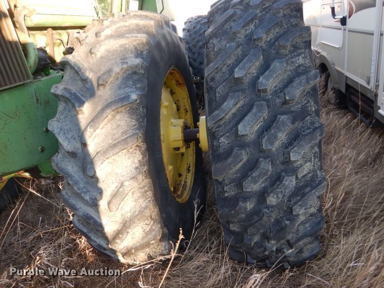 image for item DC8798 John Deere 7520  4WD tractor