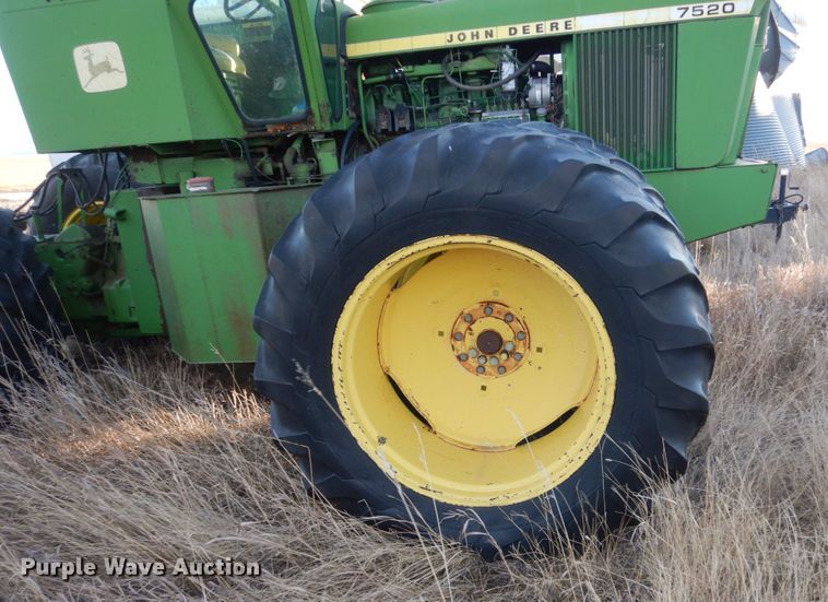 image for item DC8798 John Deere 7520  4WD tractor