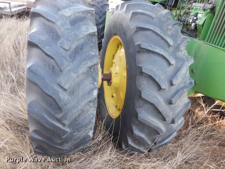 image for item DC8798 John Deere 7520  4WD tractor