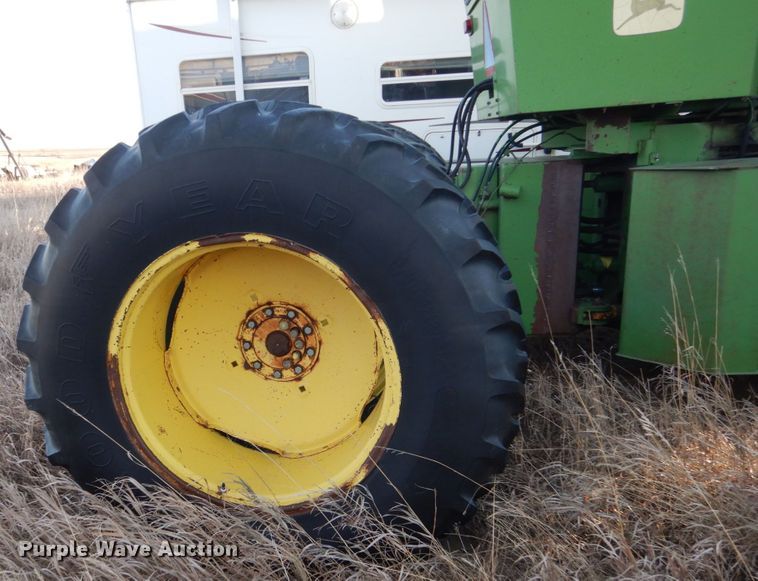 image for item DC8798 John Deere 7520  4WD tractor